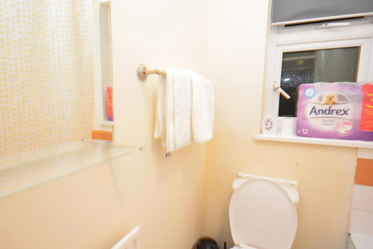 Beautiful Two Bedroom Apt Near London O2 Arena