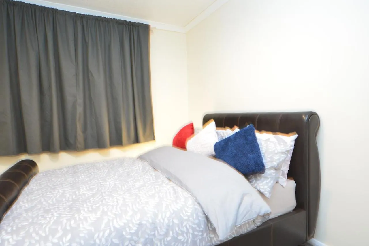 Beautiful Two Bedroom Apt Near London O2 Arena Apartment