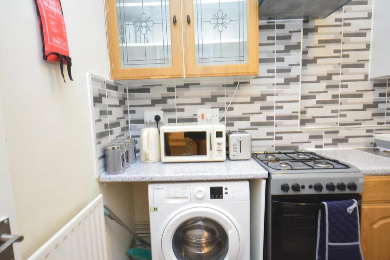 Beautiful Two Bedroom Apt Near London O2 Arena
