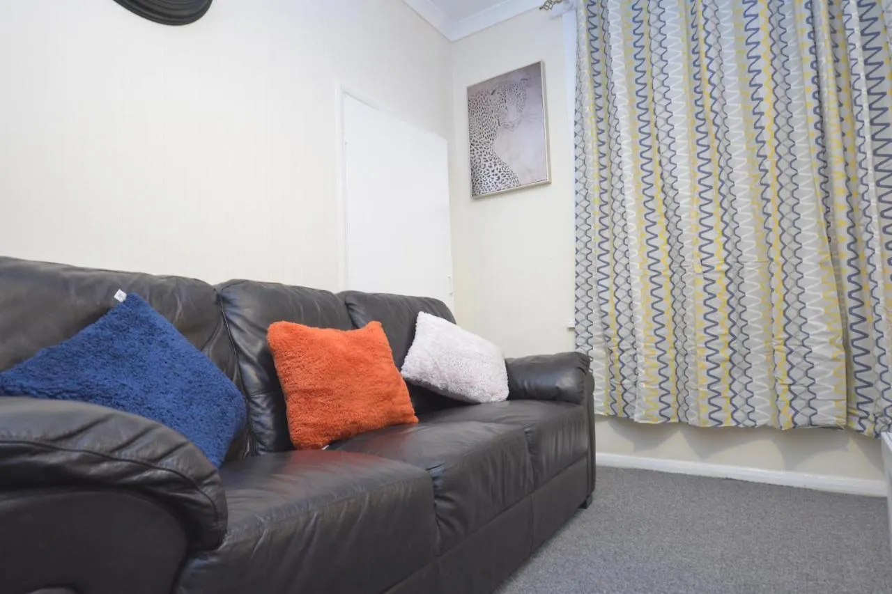 Beautiful Two Bedroom Apt Near London O2 Arena