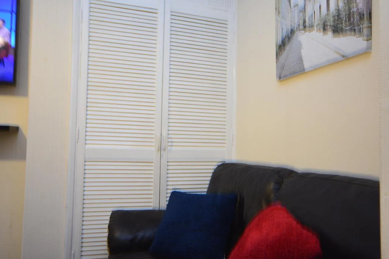 Beautiful Two Bedroom Apt Near London O2 Arena 0*,