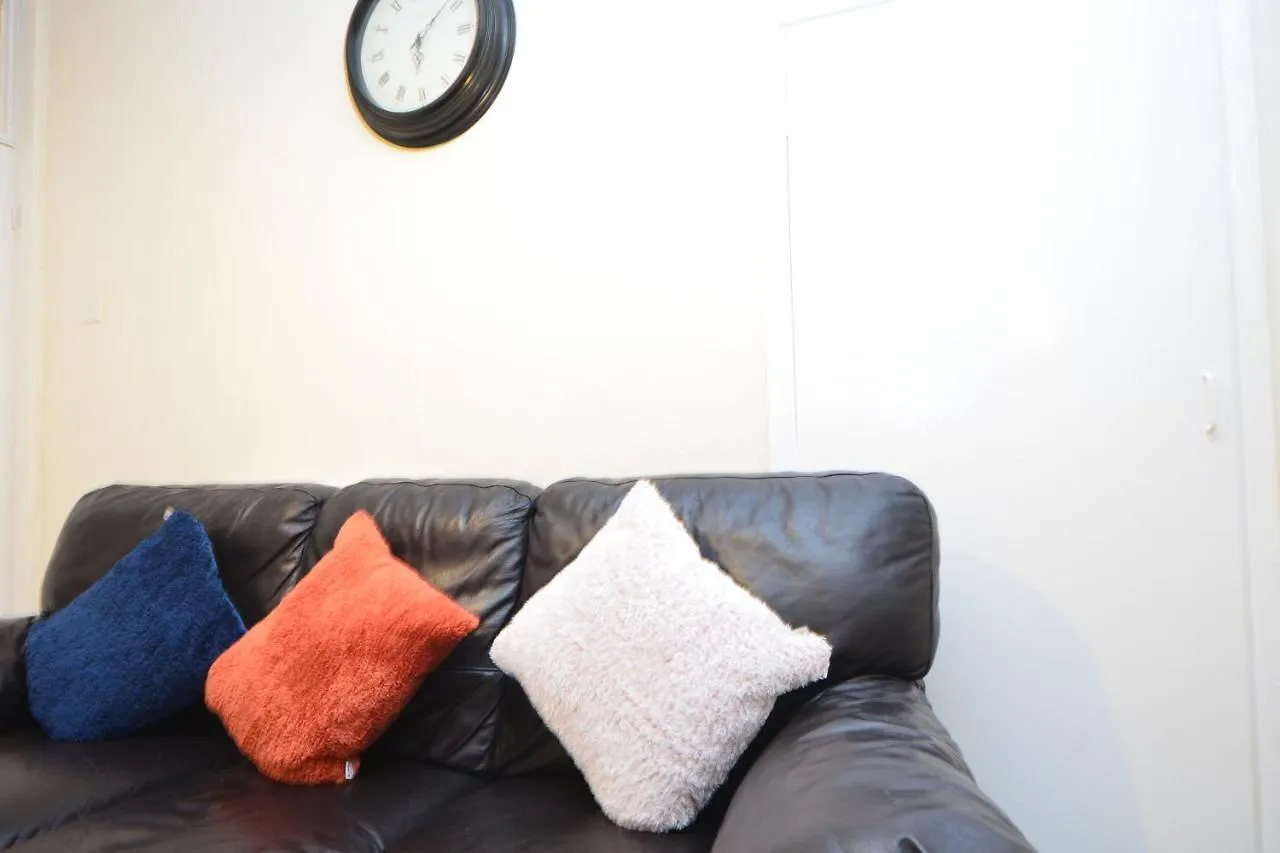 Apartment Beautiful Two Bedroom Apt Near London O2 Arena